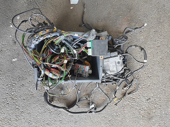 Ecu 442 dci + johtosarja, sulakerasia ...