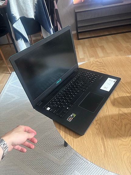 Asus kannettava tietokone 15,6" musta