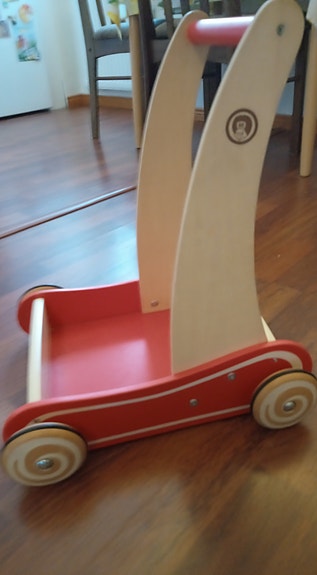 Puinen taaperokärry