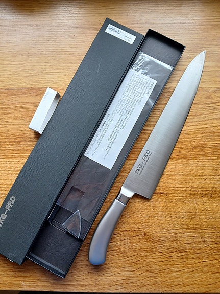 Japanilainen TKG PRO Gyuto 300 mm – ammattikokin kokkiveitsi – käyttämätön
