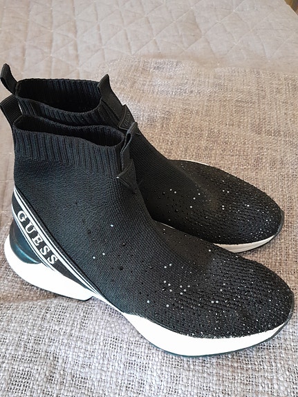 Guess-kengät