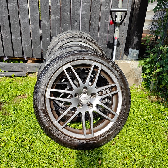 Myydään Audi S-line 17" vanteet.