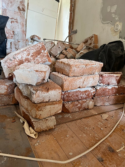 Varattu: Tiiliskiviä rakennus- tai pihaprojektiin