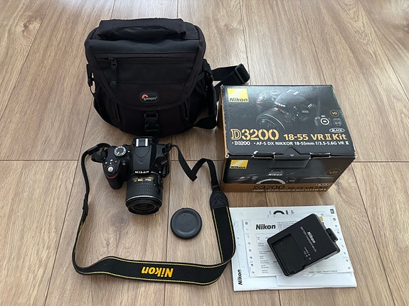 Nikon D3200 digijärjestelmäkamera kantolaukulla