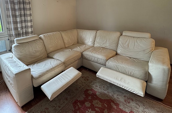 Aito Natuzzi nahkainen mekanismikulmasohva – valkoinen – 241 × 241 cm
