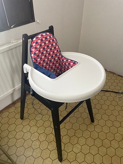 IKEA syöttötuoli tarjottimella