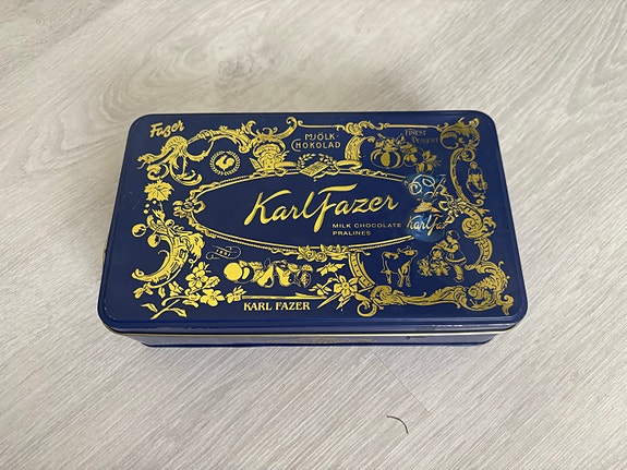 Karl Fazer sininen peltirasia