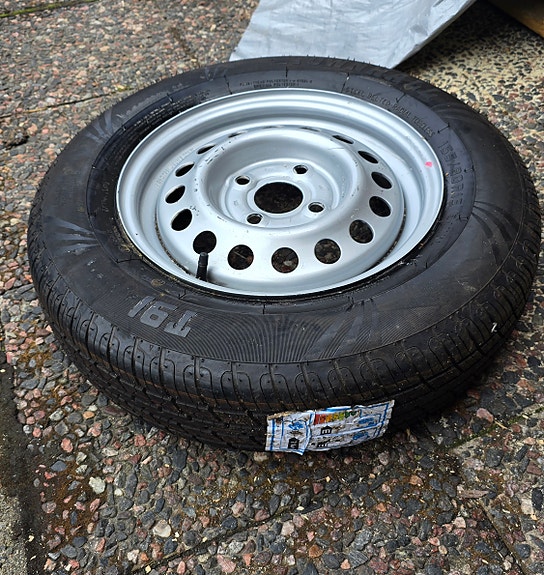 uusi peräkärryn 155/80 R13 rengas teräsvanteella