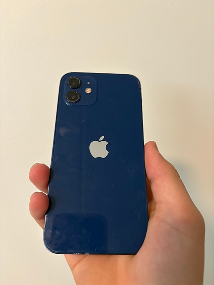 Myydään hyväkuntoinen iphone 12 128gt sinisenä Hyvään hintaan!
