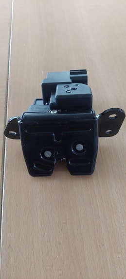 Kia takaluukun lukko / lukitusmekanismi