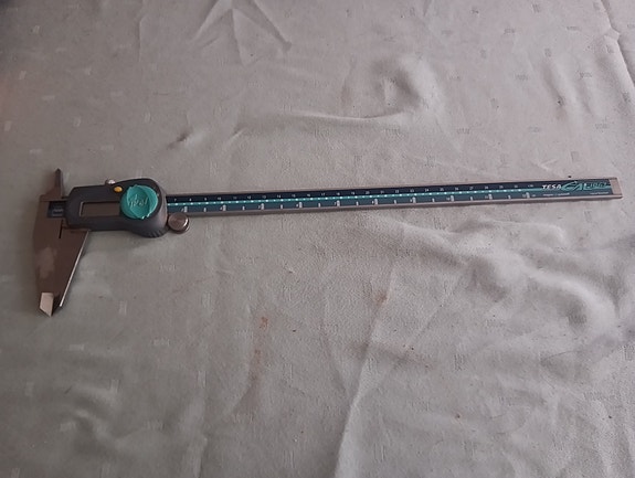 Digitaalinen työntömitta 30 cm