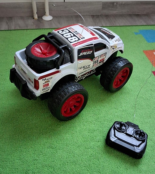 Kauko- ohjattava auto