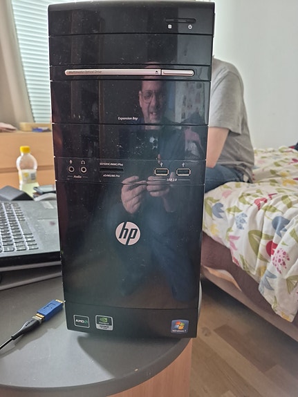 HP pöytätietokone musta