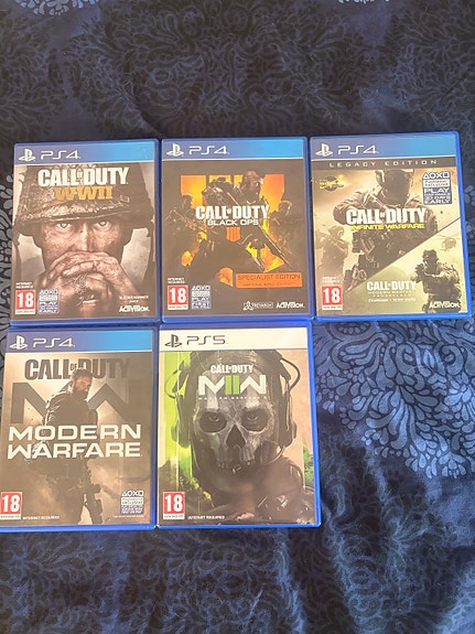 PlayStation 4 ja 5 Call of Duty -pelit (5 kpl)