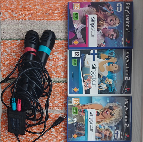 SingStar pelit ja mikrofonit PlayStation 2:lle