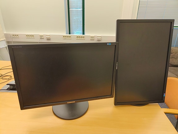 2 kpl Samsung SyncMaster 2443BW 24” näyttöä – 1920 × 1200