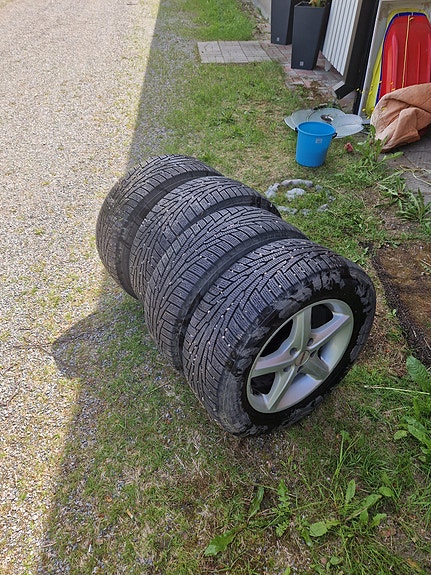 Nokian Hakkapeliitta nastarenkaat vanteilla