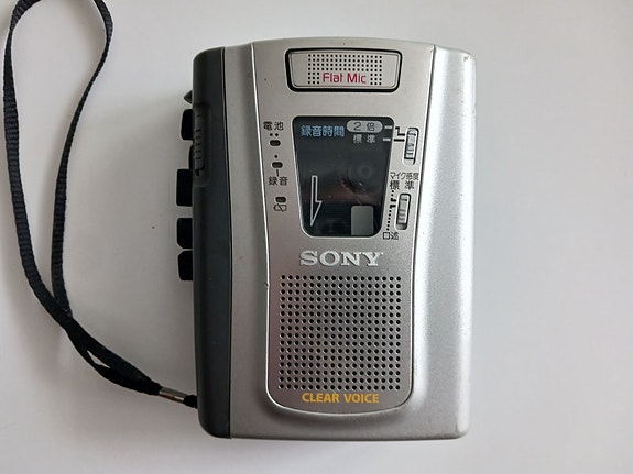 Sony TCM-40 kannettava kasettisoitin