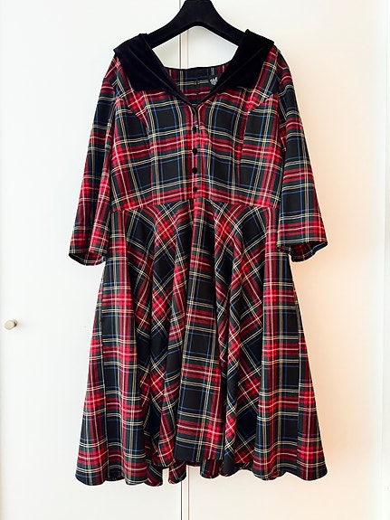Hell Bunny ruudullinen mekko 4XL kirjava