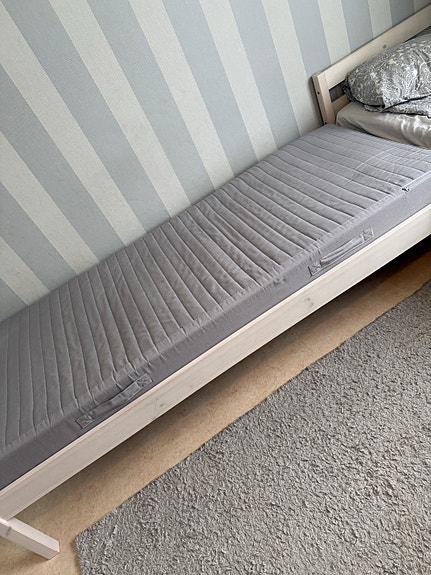 IKEA Sultan sänkyyn sopiva vaahtomuovipatja harmaa