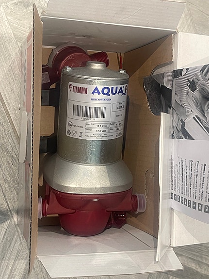 Fiamma Aqua F 12V painevesipumppu matkailuautoon/vaunuun ( Adria tms )