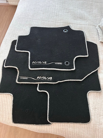 Toyota RAV4 Hybrid kangasmatot musta