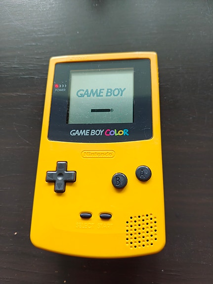 GameBoy Color + Pelit