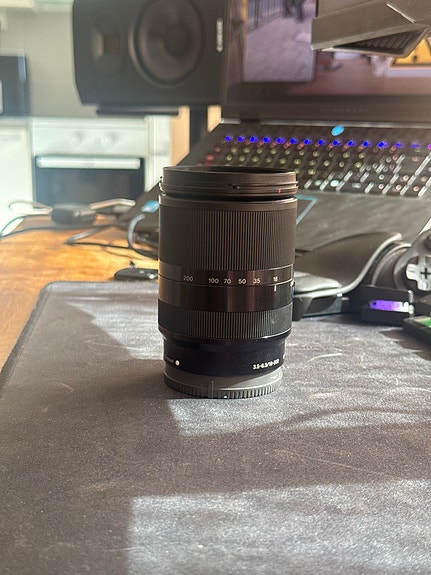 Sony E 18-200mm f/3.5-6.3 OSS LE zoom-objektiivi