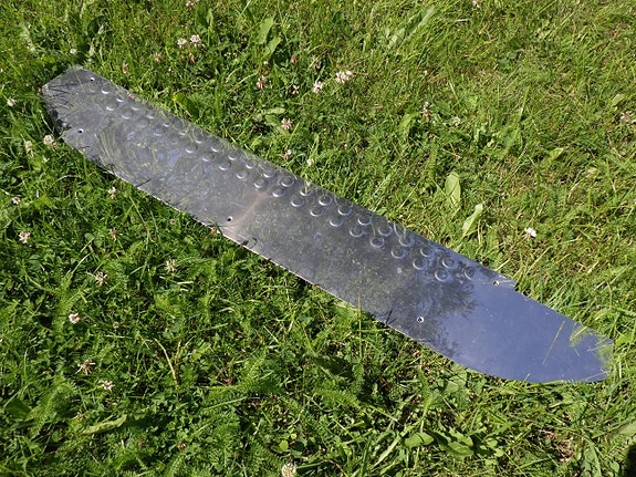 Kynnyspelti pakettiauton sivuoviaukkoon