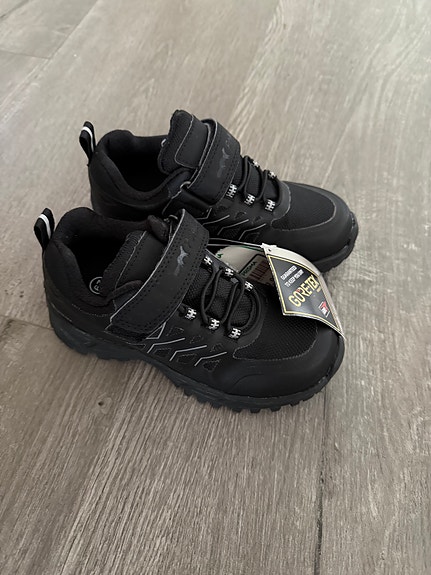 Mustat lasten goretex kengät koko 29 uudet