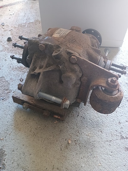 Myydään BMW 320 e46 dieselin perä