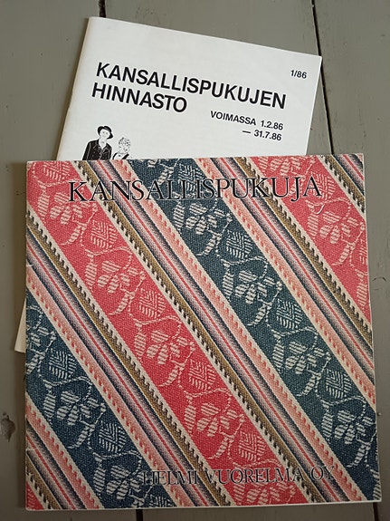Helmi Vuorelman kansallispuku - kuvasto