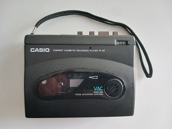 Casio TP-60 kannettava kasettisoitin