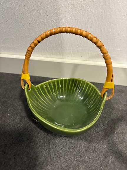 Kupittaan saven hedelmäkori