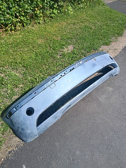 Myydään BMW E46 320 etupuskuri