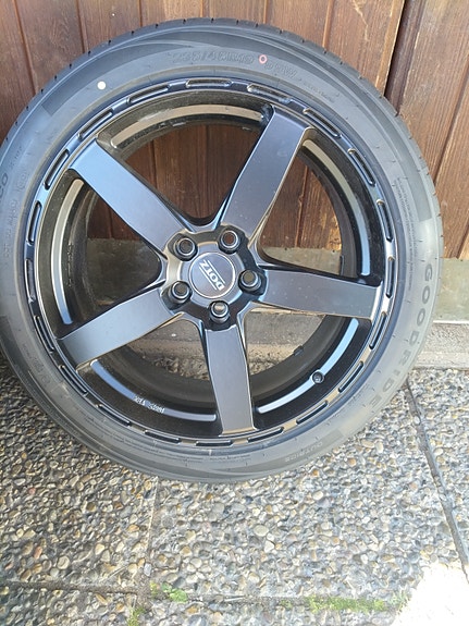19" renkaat Dotzin vanteilla