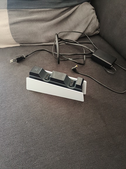PS5 DualSense -latausalusta