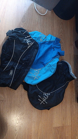 Myydään Hurtan sadeliivi, toppaliivi, kurapuku pienelle koiralle (n. 6-10 kg)