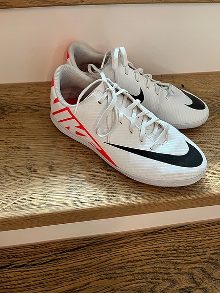 Nike futsal-kengät 38,5