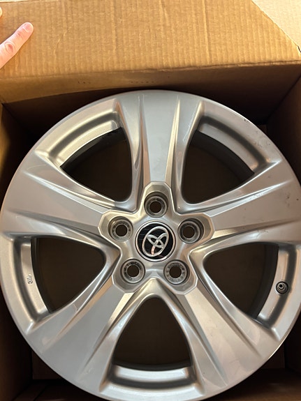 Alkuperäiset Toyota alumiinivanteet