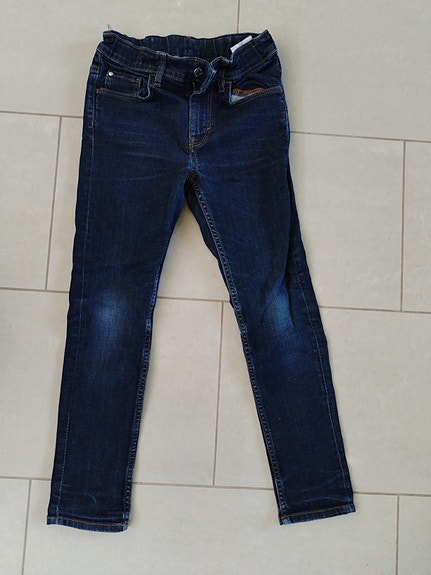Tummat farkut, 140