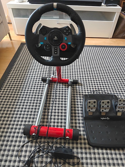 Logitech G29 rattiohjain ja polkimet PlayStationille