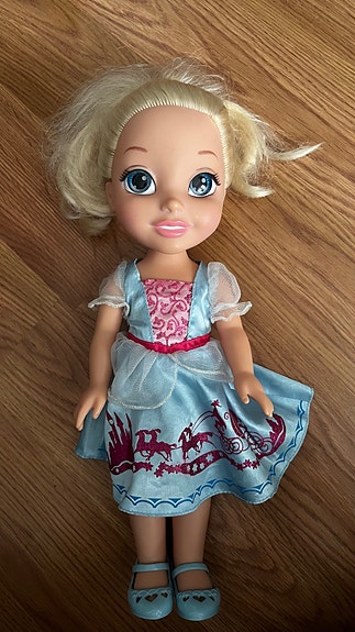 Disney Cinderella nukke.