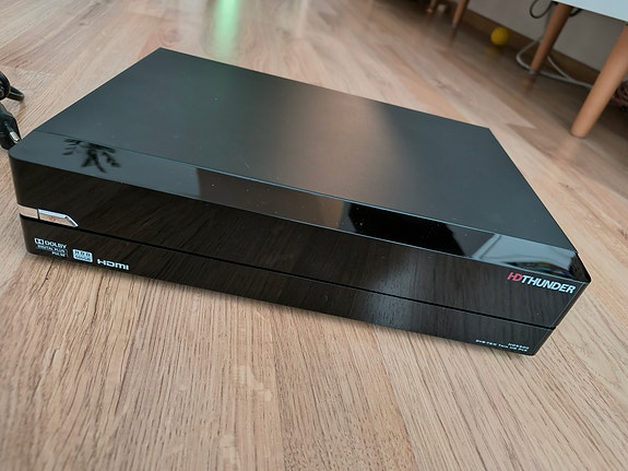 HDThunder HD5500 500GB tallentava HD Digiboxi tuplavirittimellä