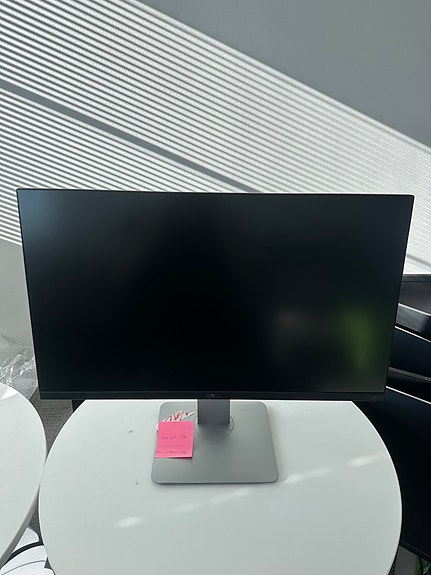 2 kpl Dell UltraSharp U2715Hc 27” QHD IPS -näyttö