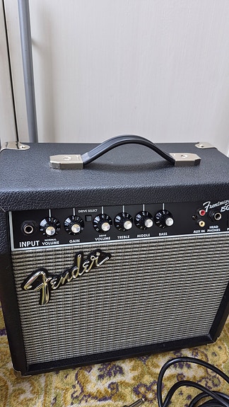Fender Frontman 15g kitaravahvistin
