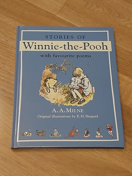 WINNIE-THE-POOH runokirja/NALLE PUH