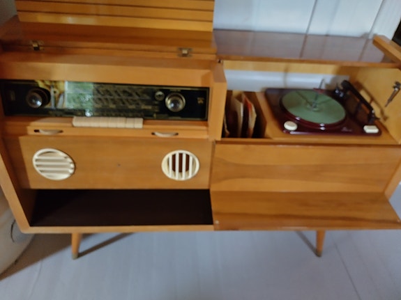 Grundig radio-levysoitin