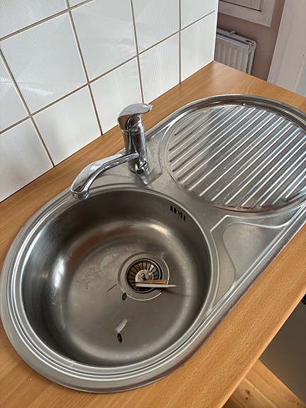Damixa keittiöhana ja tiskiallas