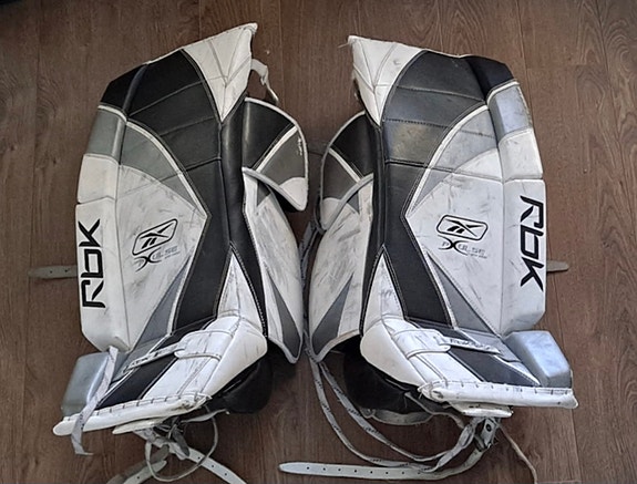 Rbk X-pulse Pro jääkiekkomaalivahdin polvisuojat koko Int 30"